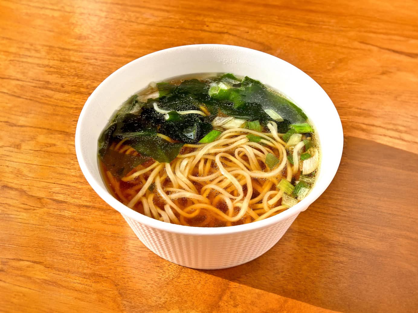 ハチ公カップラーメン 比内地鶏醤油味の調理イメージ